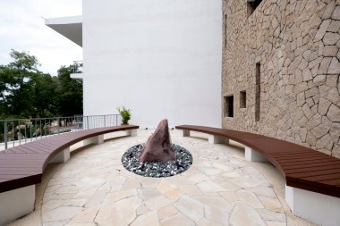 remembrance-meeting-room-outdoor-2