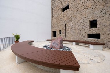 remembrance-meeting-room-outdoor